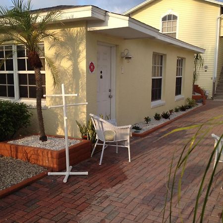 Sand Glo Villas Indian Rocks Beach Exterior photo